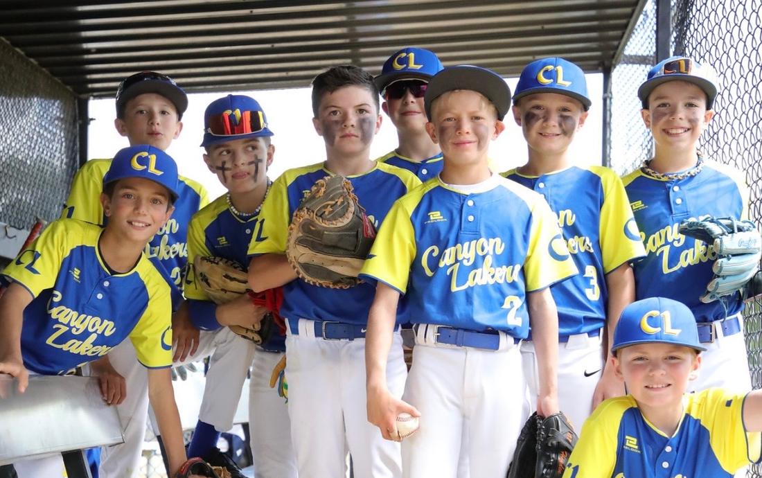 Canyon Lakers players in the dugout before a game